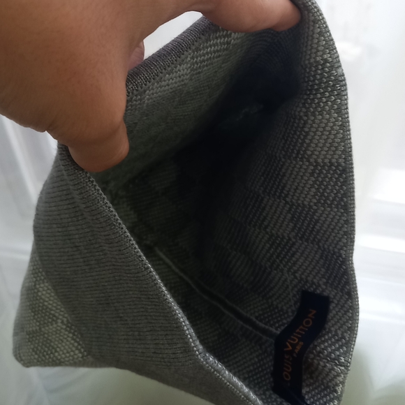Louis Vuitton Beanie - Picture 3 of 10